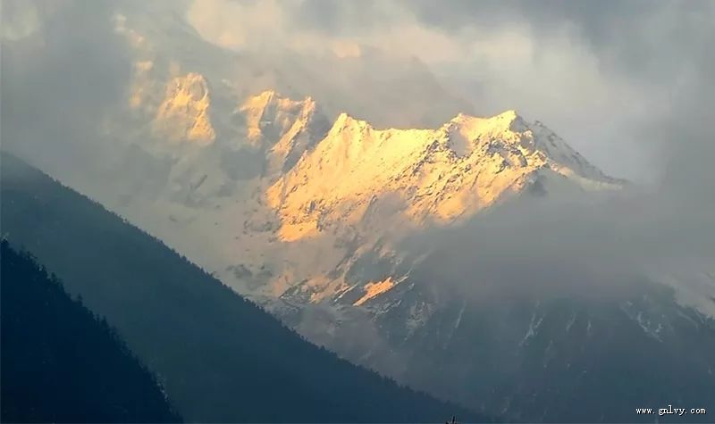 ����Ϊ������С��ʿ�� ���﹵���ֳƱ��﹵�羰��